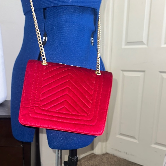 Red Velvet Crossbody Bag - Picture 2 of 6